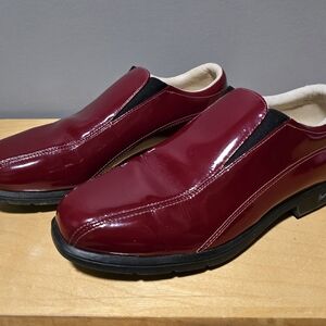 Nike Air Comfort Slip On Red Patent Leather Golf Shoes.